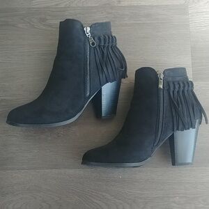 BU Collection fringe block heel booties